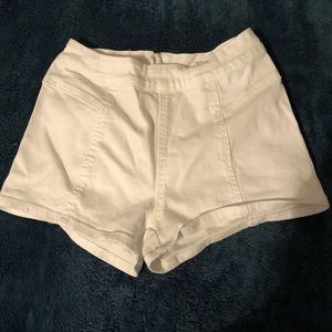 White high waisted shorts 💕